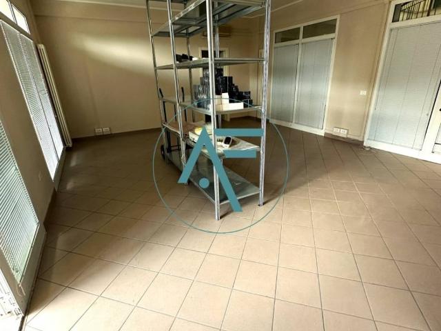Locale Commerciale in vendita a Ravenna, Reggio Emilia
