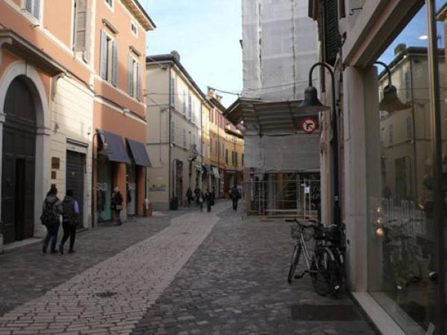 Locale Commerciale in vendita a Corso Nord, Ravenna