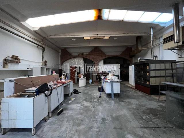 Locale Commerciale in vendita a Ravenna, Reggio Emilia