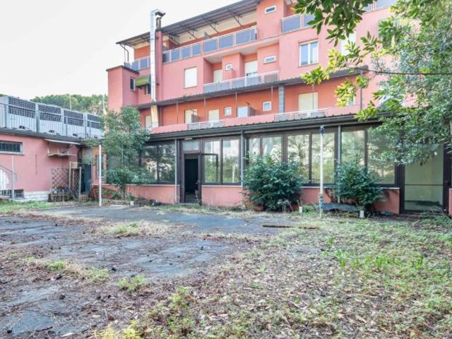 Locale Commerciale in vendita a Punta Marina Terme, Ravenna