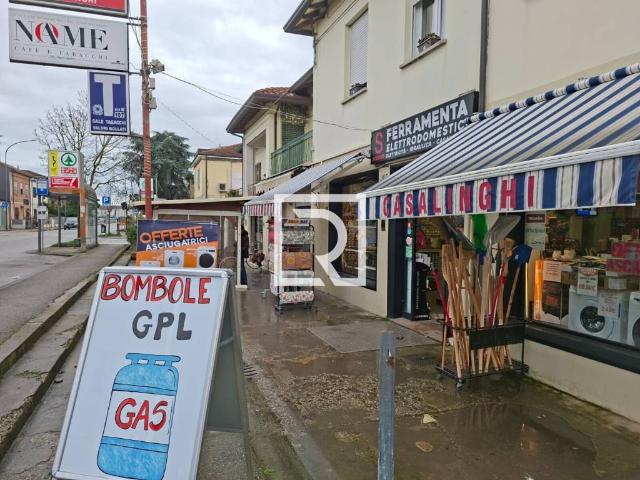 Locale Commerciale in vendita a Ravenna, Reggio Emilia