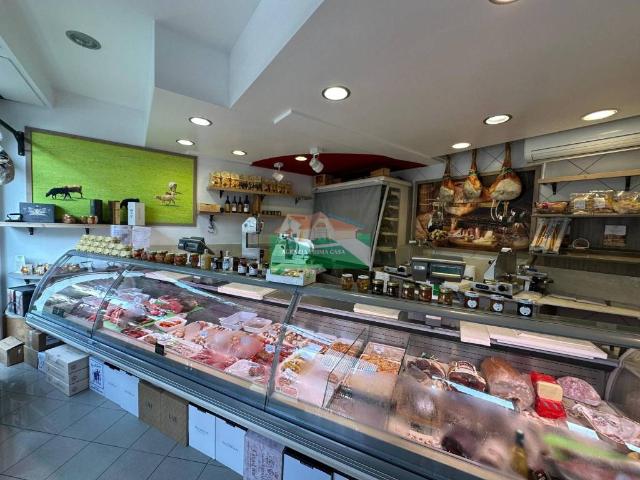 Locale Commerciale in vendita a Ravenna, Reggio Emilia
