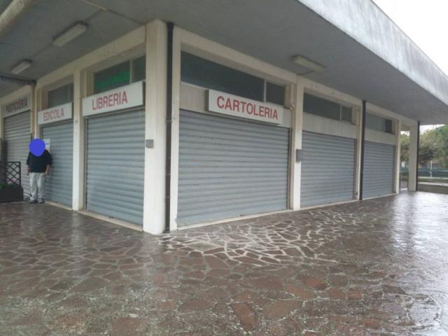 Locale Commerciale in vendita a Ravenna, Reggio Emilia