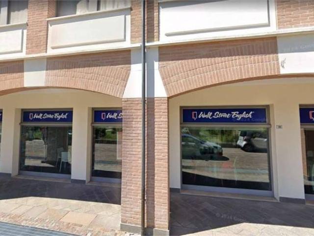Locale Commerciale in vendita a Ravenna, Reggio Emilia