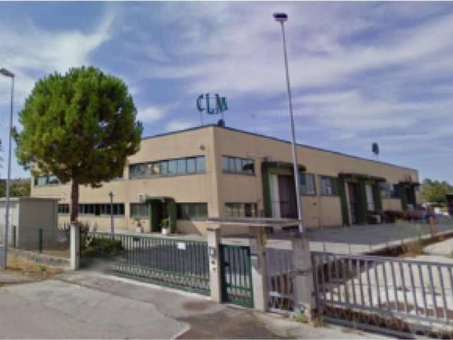 Locale Commerciale in vendita a Zona Industriale Sambucheto, Marche