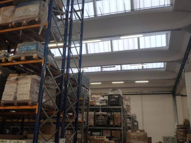 Locale Commerciale in vendita a Zona Industriale Sambucheto, Marche