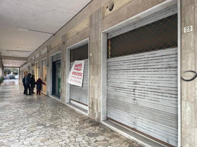 Locale Commerciale in vendita a Polanesi, Recco