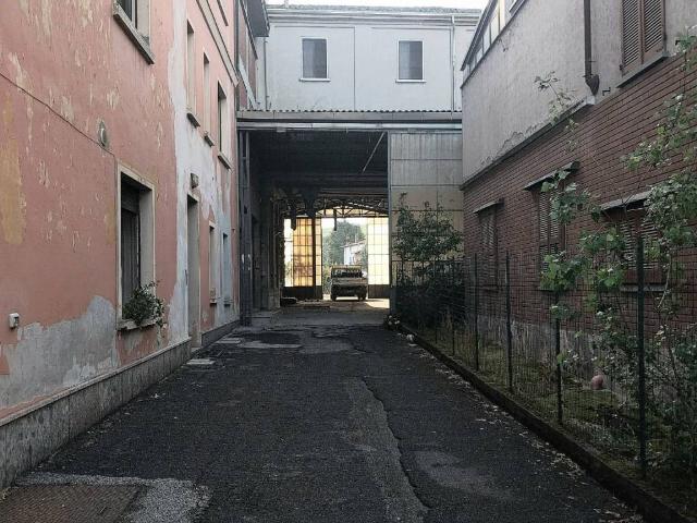 Locale Commerciale in vendita a Redavalle, Lombardia