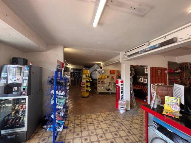 Locale Commerciale in vendita a Unione di Comuni Valdarno e Valdisieve, Reggello