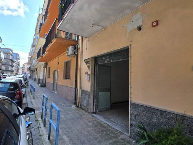 Locale Commerciale in vendita a Calabria, Reggio Calabria