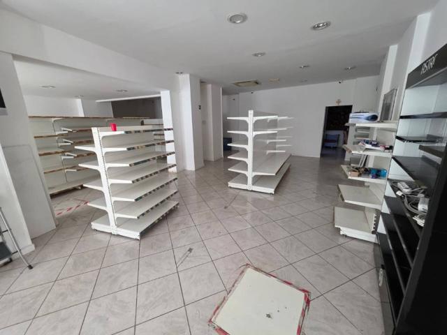 Locale Commerciale in vendita a Calabria, Reggio Calabria
