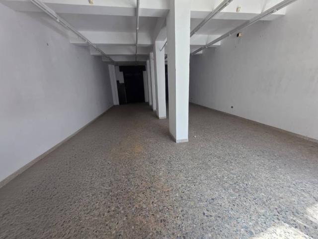 Locale Commerciale in vendita a Reggio di Calabria, Reggio Calabria