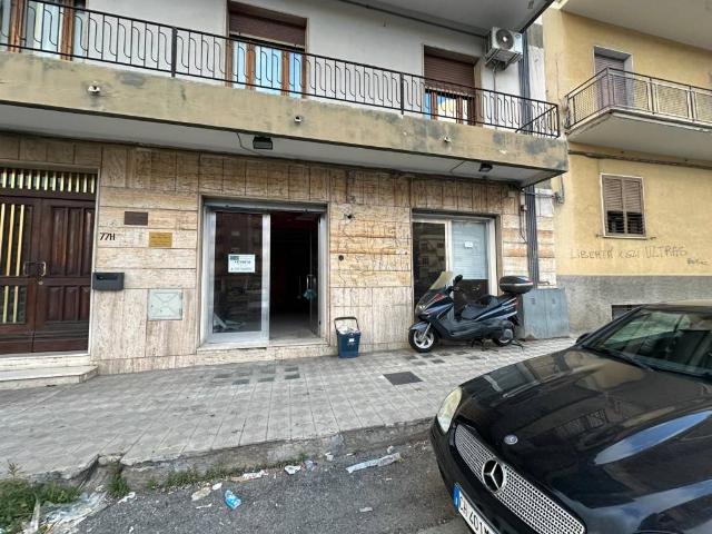 Locale Commerciale in vendita a Calabria, Reggio Calabria