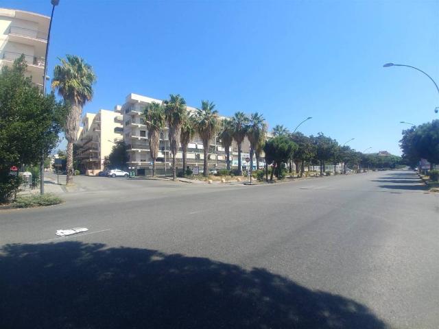 Locale Commerciale in vendita a Reggio di Calabria, Reggio Calabria