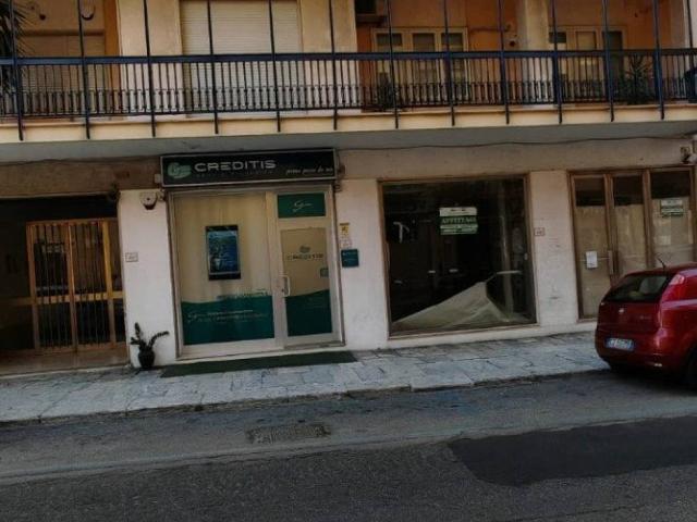 Locale Commerciale in vendita a Calabria, Reggio Calabria