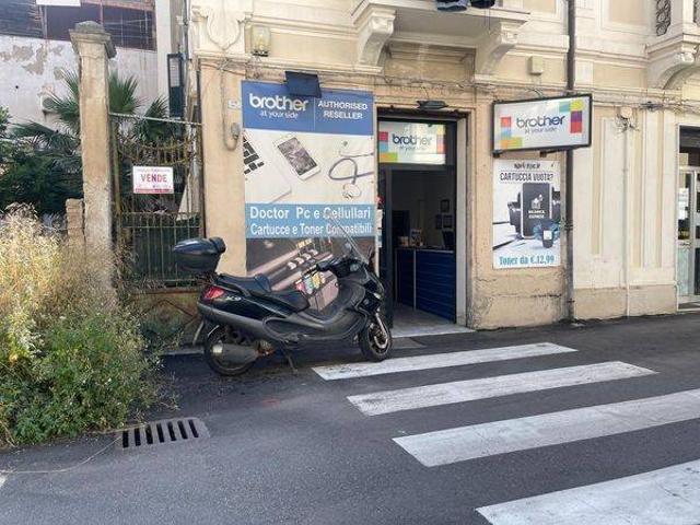 Locale Commerciale in vendita a Calabria, Reggio Calabria