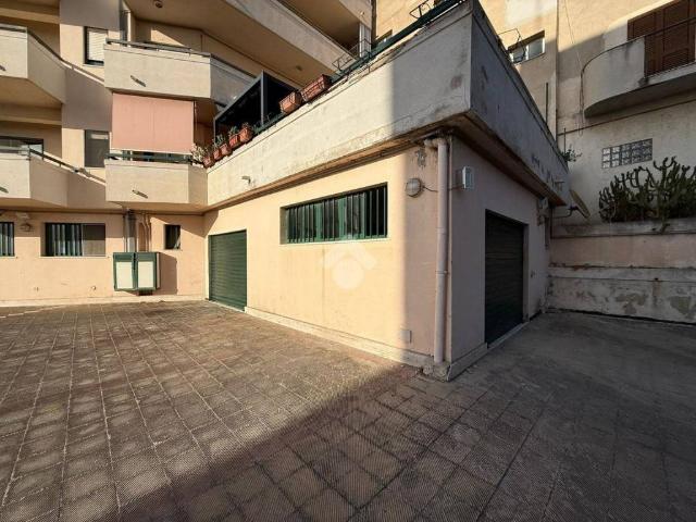 Locale Commerciale in vendita a Calabria, Reggio Calabria