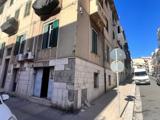 Locale Commerciale in vendita a Reggio di Calabria, Reggio Calabria