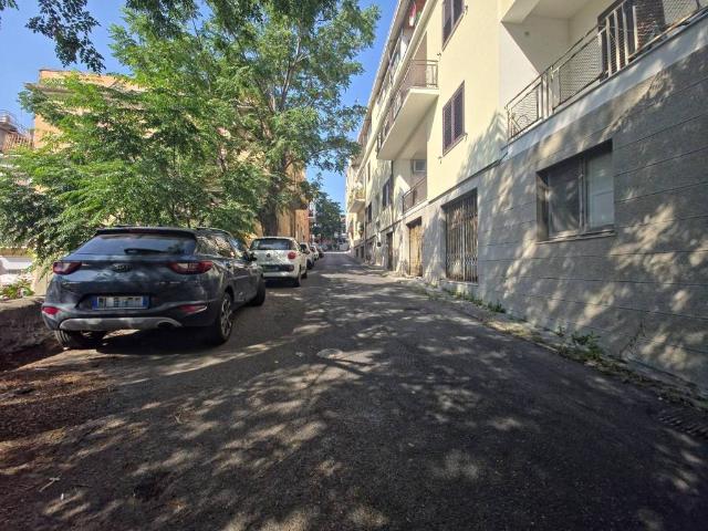 Locale Commerciale in vendita a Reggio di Calabria, Reggio Calabria