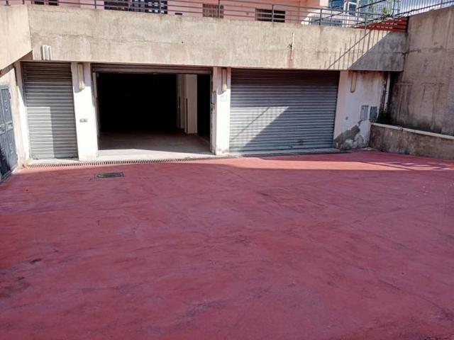 Locale Commerciale in vendita a Calabria, Reggio Calabria