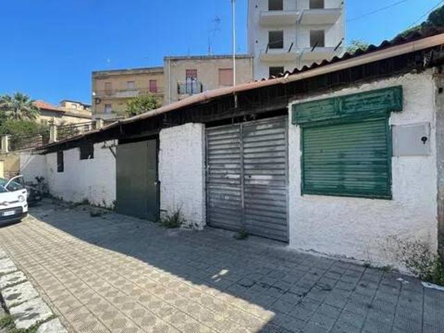 Locale Commerciale in vendita a Calabria, Reggio Calabria
