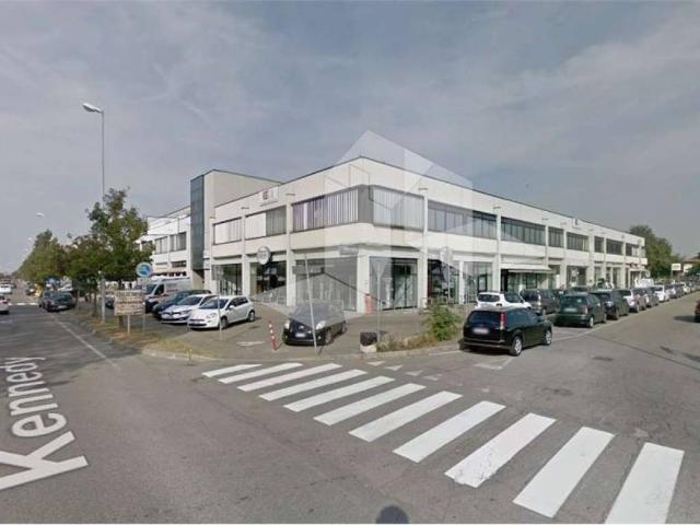 Locale Commerciale in vendita a Cavazzoli, Re