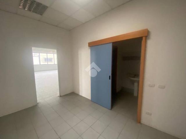 Locale Commerciale in vendita a Cella, Re