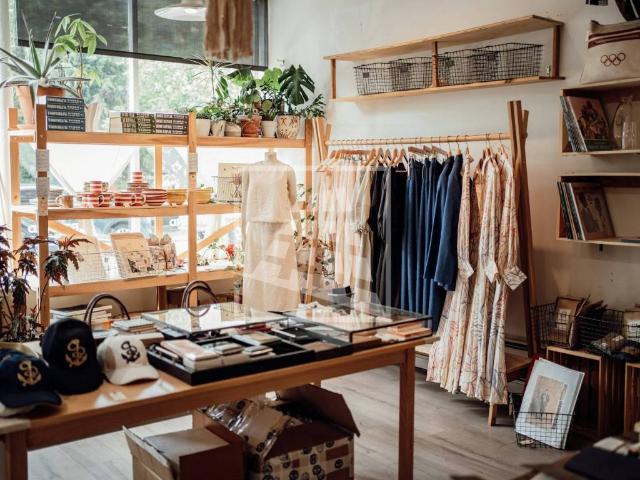 Locale Commerciale in vendita a Pieve Modolena, Re