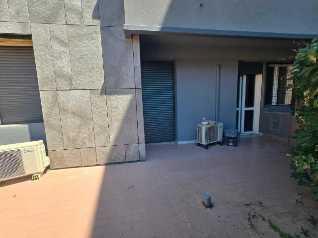 Locale Commerciale in vendita a Buon Pastore, Re