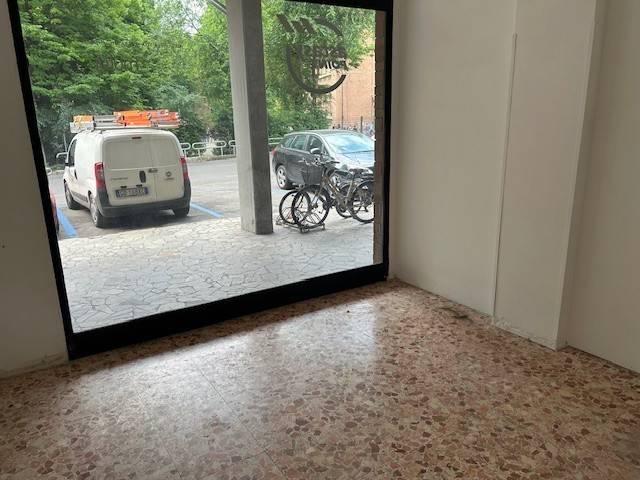 Locale Commerciale in vendita a Re, Reggio Emilia