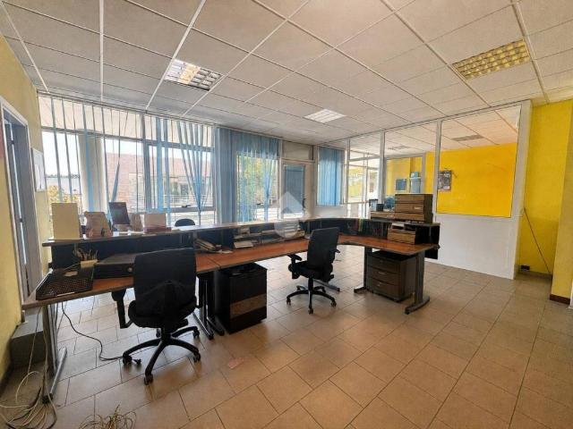 Locale Commerciale in vendita a Buco del Signore, Re