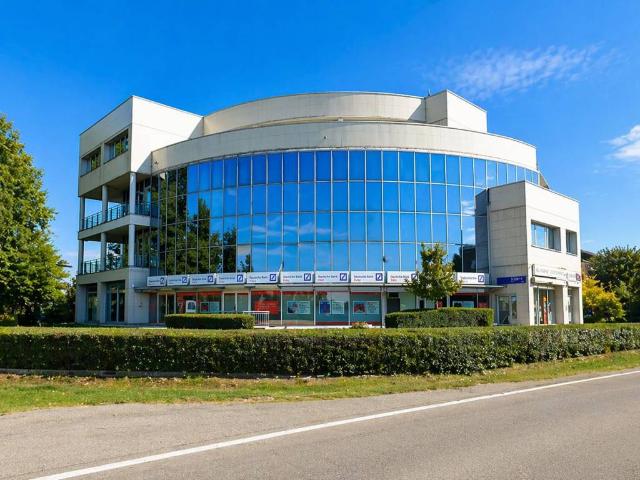 Locale Commerciale in vendita a Ritiro, Re