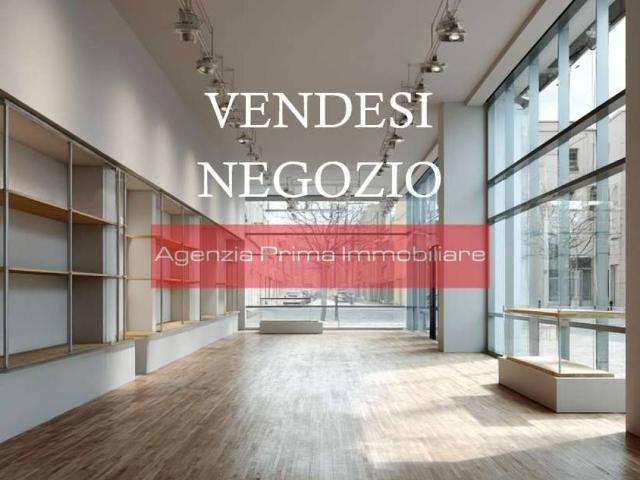 Locale Commerciale in vendita a Cavazzoli, Re