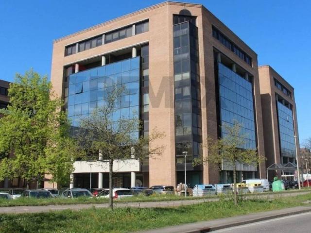 Locale Commerciale in vendita a San Paolo Tribunale, Re