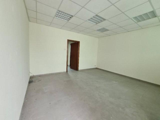Locale Commerciale in vendita a Val d’Enza, Re