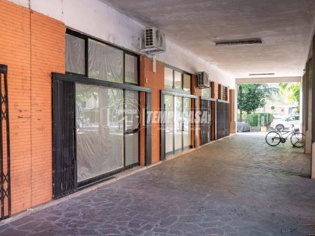 Locale Commerciale in vendita a Gardenia, Re