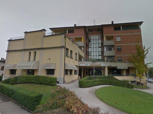 Locale Commerciale in vendita a Sesso, Re