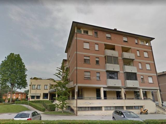 Locale Commerciale in vendita a Sesso, Re