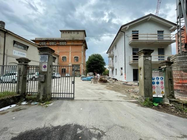 Locale Commerciale in vendita a Regina Pacis, Re