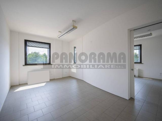 Locale Commerciale in affitto a Reggio Emilia, Mancasale