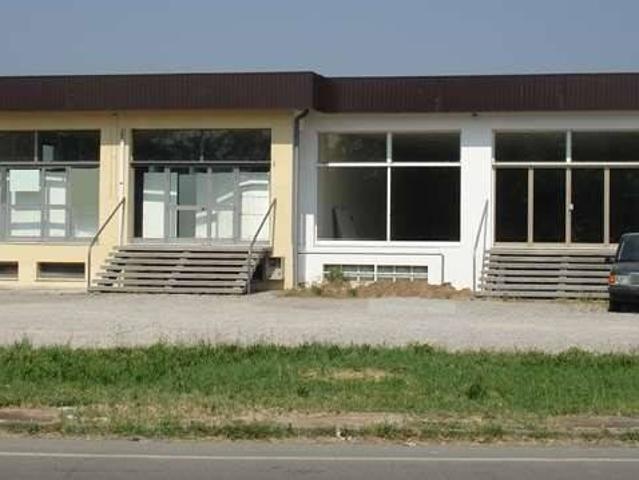 Locale Commerciale in vendita a Mancasale, Re