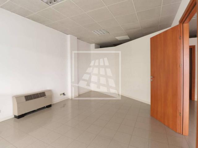 Locale Commerciale in vendita a Re, Reggio Emilia