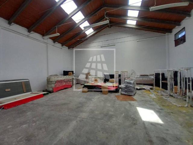 Locale Commerciale in vendita a Gardenia, Re