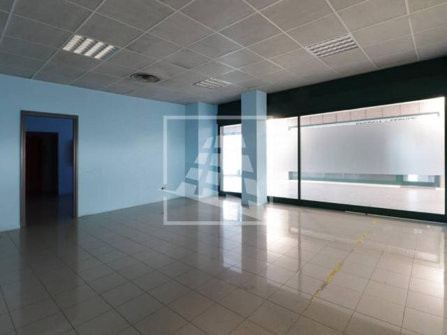 Locale Commerciale in vendita a Re, Reggio Emilia