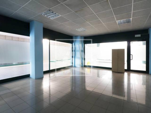 Locale Commerciale in vendita a Re, Reggio Emilia