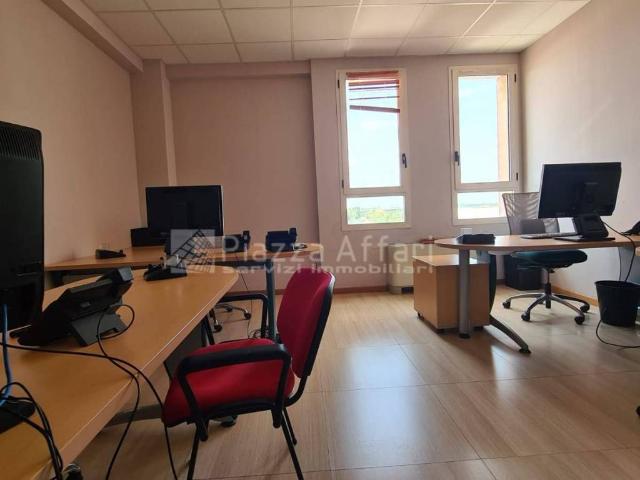 Locale Commerciale in vendita a Mancasale, Re