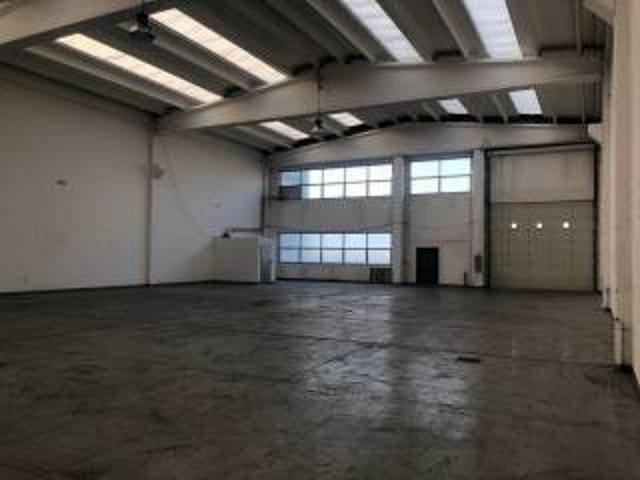 Locale Commerciale in vendita a Sesso, Re