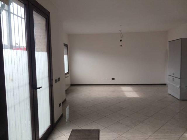 Locale Commerciale in vendita a Val d’Enza, Re