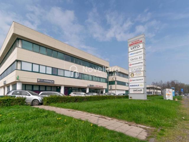 Locale Commerciale in vendita a Pratofontana, Re