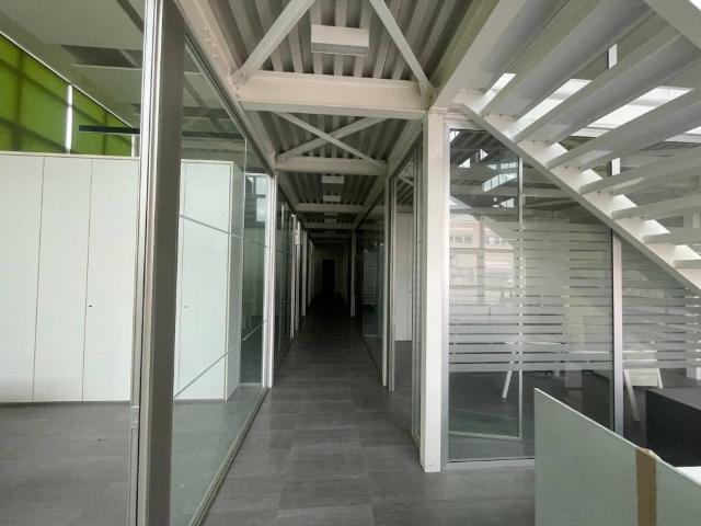 Locale Commerciale in vendita a Spirito Santo-Orologio, Re